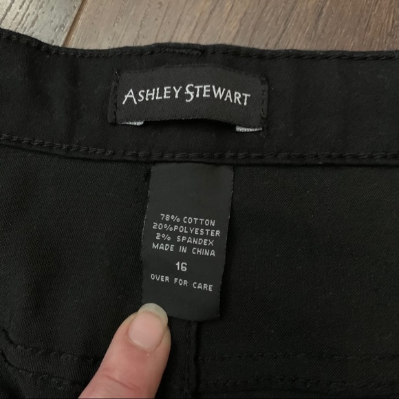 Beautiful Flowered Jeans - Picture 5 of 5